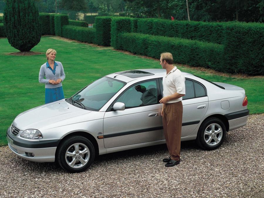  Toyota Avensis Sedan 2000 года  (фото 8 из 20)